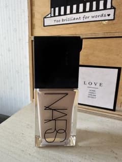 NARS ナーズ ライトリフレクティング ファンデーションのサムネイル