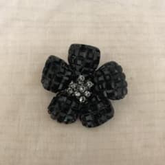 美品　フォクシーブローチ　ブラックのサムネイル