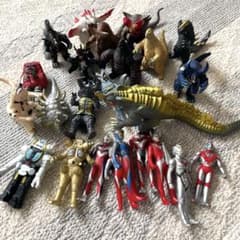 ウルトラマンシリーズ 怪獣フィギュア 24体セット - メルカリ