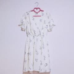 ♡白，花柄ワンピース♡のサムネイル
