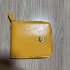 イエロー レザー 二つ折り財布のサムネイル