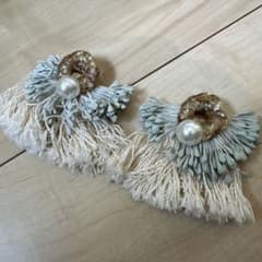 ハンドメイド フリンジピアス アイボリー ミントグリーンのサムネイル