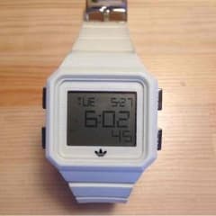 【最終値下げ】adidas originals 腕時計のサムネイル