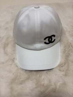 CHANEL シャネル ベースボールキャップ 白　ノベルティ　箱なし CHANEL シャネル ベースボールキャップ 白 ノベルティ 箱なし - メルカリ