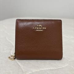 coach二つ折り財布のサムネイル