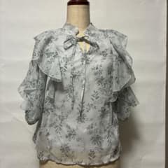 ⭐︎美品⭐︎マジェスティックレゴン　ブラウス フリル袖 リボンネックのサムネイル