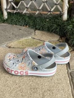 crocsクロックス★ライトグレーフローラル★22.5〜23★花柄★ほぼ新品のサムネイル