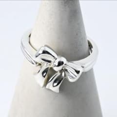 研磨済】Tiffany & Co. リボン リング シルバー 8号 - メルカリ