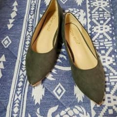 モスグリーン、パンプスのサムネイル
