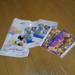 ディズニークリアファイル２つとカレンダー２つのサムネイル