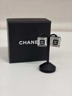 シ*ウ様 CHANEL シャネル 05A CCロゴ スクエア ピアス ブラック シ*ウ様 CHANEL シャネル 05A CCロゴ スクエア ピアス ブラック - メルカリ