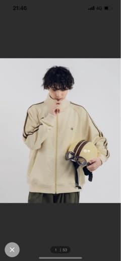 MUHET トラックジャケット　ベージュのサムネイル