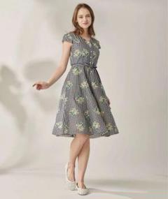 ✨美品✨【トッカ】半袖ワンピース　ツイード　サイズ6 大きいサイズ　膝丈 ✨美品✨【トッカ】半袖ワンピース ツイード サイズ6 大きい