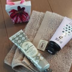 お値下げしました！SABON PINK HACCI ハンドクリーム 他 セットのサムネイル