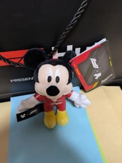 ディズニー×F1 ミッキーマウスぬいぐるみキーホルダー - メルカリ