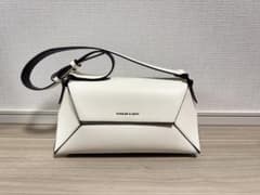 CHARLES & KEITH ホワイト ショルダーバッグのサムネイル
