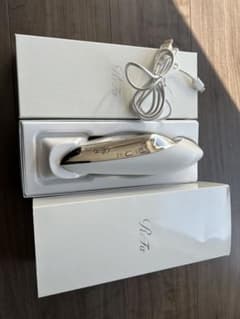 ReFaビューテックレイズ美顔器 ホワイト 充電ケーブル付き - メルカリ