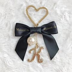 Maison de FLEUR イニシャルチャーム 『K』のサムネイル