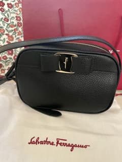 ［美品］Salvatore Ferragamo ブラックショルダーバッグのサムネイル