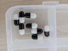 白黒のお薬型ビーズのサムネイル