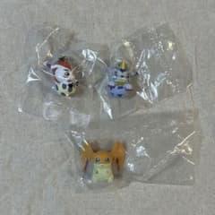 デジモン　ガチャガチャ　めじるしアクセサリー　ならぶんです　3点セットのサムネイル