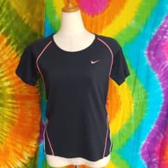 NIKEスポーツウェアのサムネイル