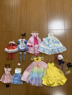 値下　りかちゃん服セット(掃除機他小物付き)のサムネイル
