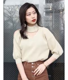 くらら様 MURUA チョーカーハーフニット ベージュのサムネイル