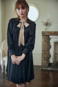 her lip to: Tie-Neck Vintage Satin Dressのサムネイル