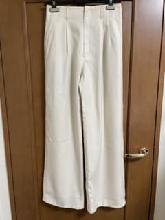 【新品・未使用】GUカラースラックス・ホワイトのサムネイル