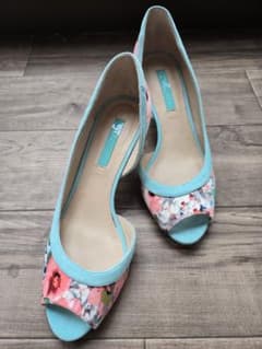 STACCATO 花柄 オープントゥ パンプス 22.5cmのサムネイル
