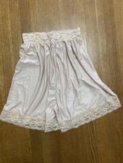 値下げ中　美品　ペチパンツ　ベージュのサムネイル