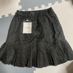 新品の黒色スカート 黒色のスカートですのサムネイル