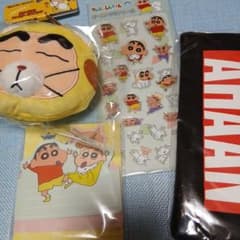 Crayon Shin-chan merchandise set