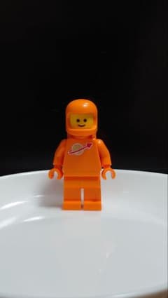 LEGO ミニフィグ クラシックスペース 宇宙飛行士 (オレンジ)のサムネイル