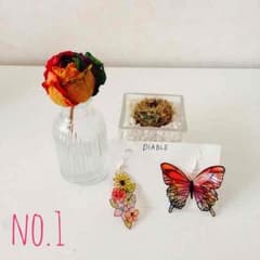 即売り切れ！蝶ピアス！のサムネイル