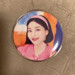 TWICE ジヒョ 缶バッジ celebrate - メルカリ