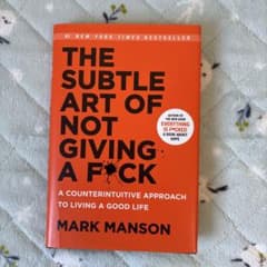 The Subtle Art of Not Giving a F*ck 洋書のサムネイル