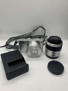 Nikonニコン ミラーレス一眼 Nikon1 J4ダブルズームキット シルバーのサムネイル