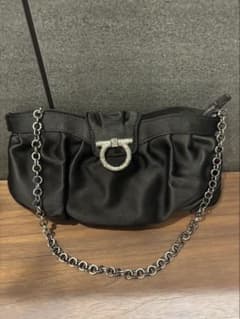 フェラガモ ガンチーニ サテン パーティーバッグ - メルカリ