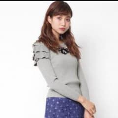 QUEENS COURT＊肩フリルニットのサムネイル