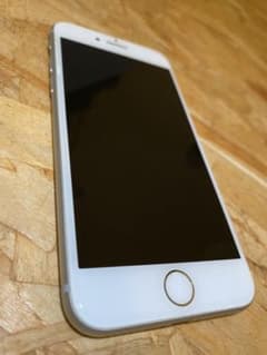 iPhone8 SIMロック解除済み 64GB シルバー 82%のサムネイル