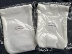 【新品未使用】CHANEL シャネル ノベルティ巾着ポーチ 2点セット ホワイトのサムネイル
