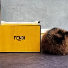 【FENDI】バッグチャーム ポンポンマルチカラーファー チャームのサムネイル