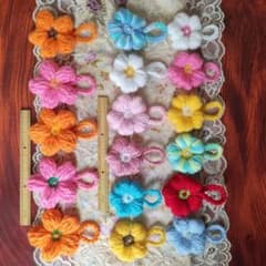 ハンドメイド。ぷっくり　もこもこ　可愛いお花。ル-プ付きです。17個セットです。のサムネイル