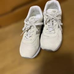 New Balance 574 スニーカーアイボリー美品箱付き使用期間は2週間のサムネイル