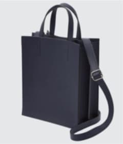 ユニクロ　レザータッチスクエアショルダーバッグ　NAVYのサムネイル
