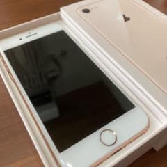 美品　iPhone 8 Gold 64 GB Softbankのサムネイル