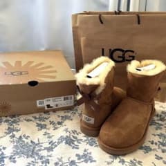 【新品】UGG ムートンブーツ　リボンのサムネイル