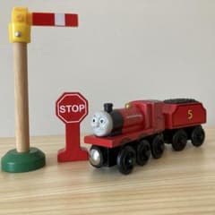 状態良好♪トーマス木製レールシリーズ ジェームスのサムネイル